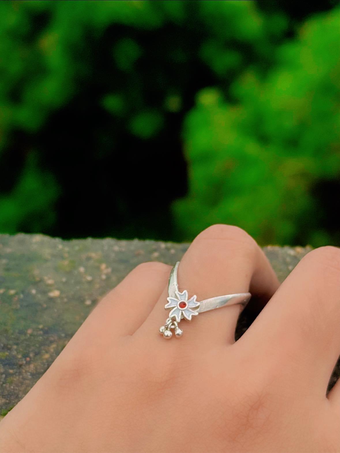 Shiuli V ring