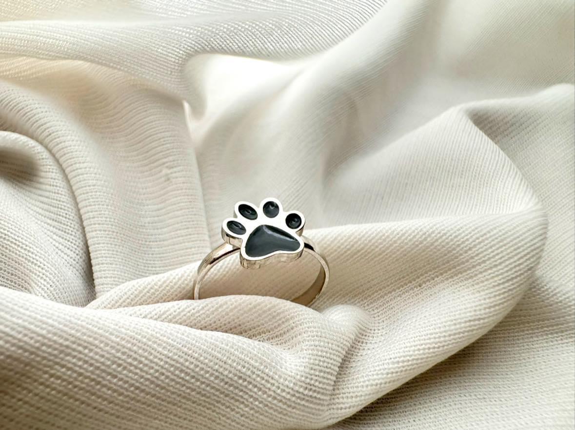 Paw-some ring