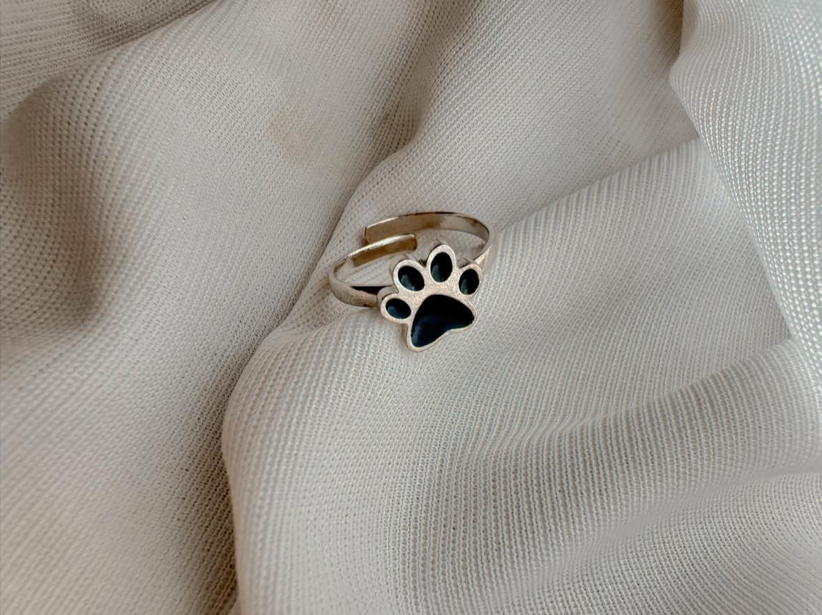Paw-some ring