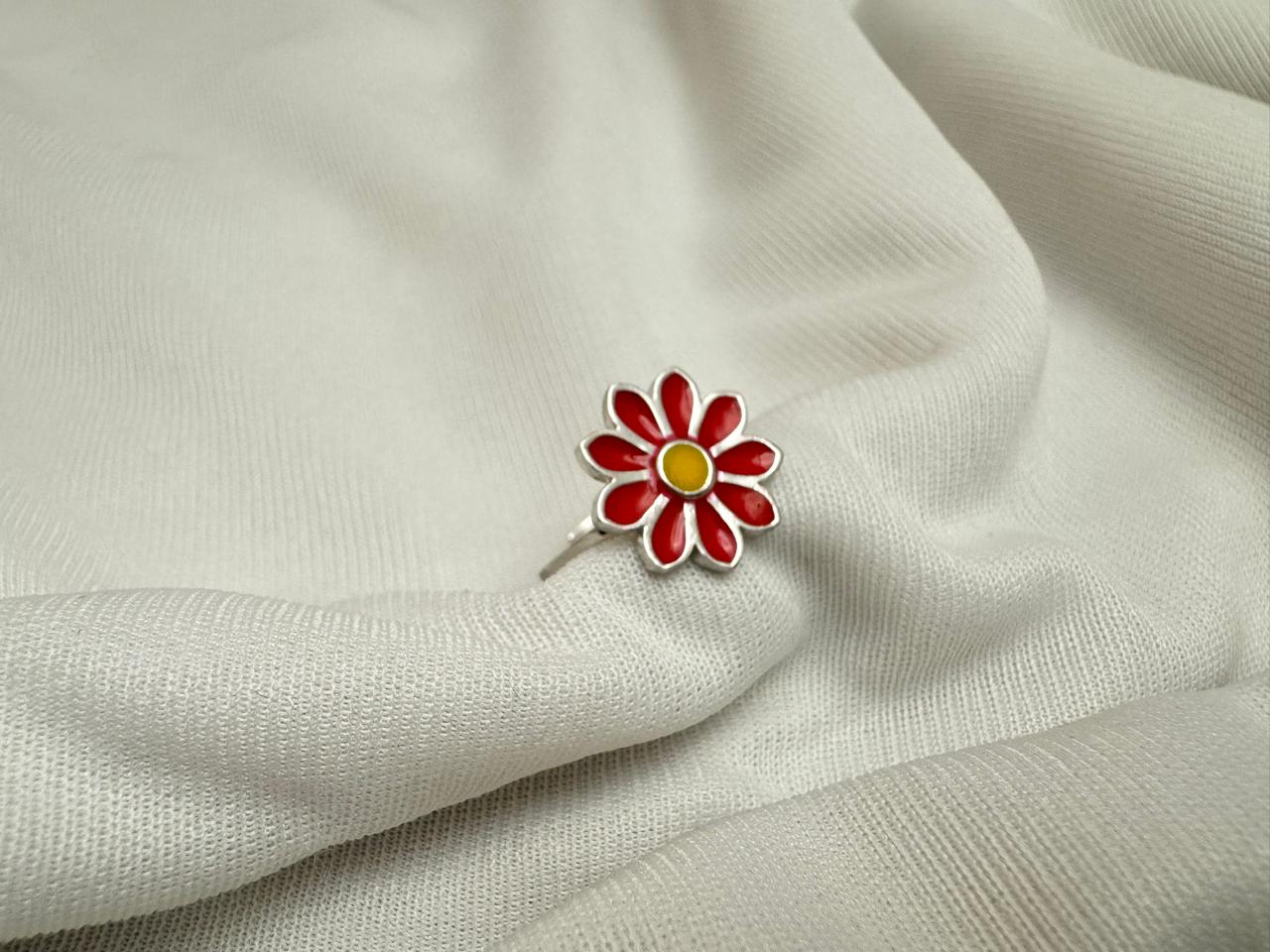 Red daisy ring