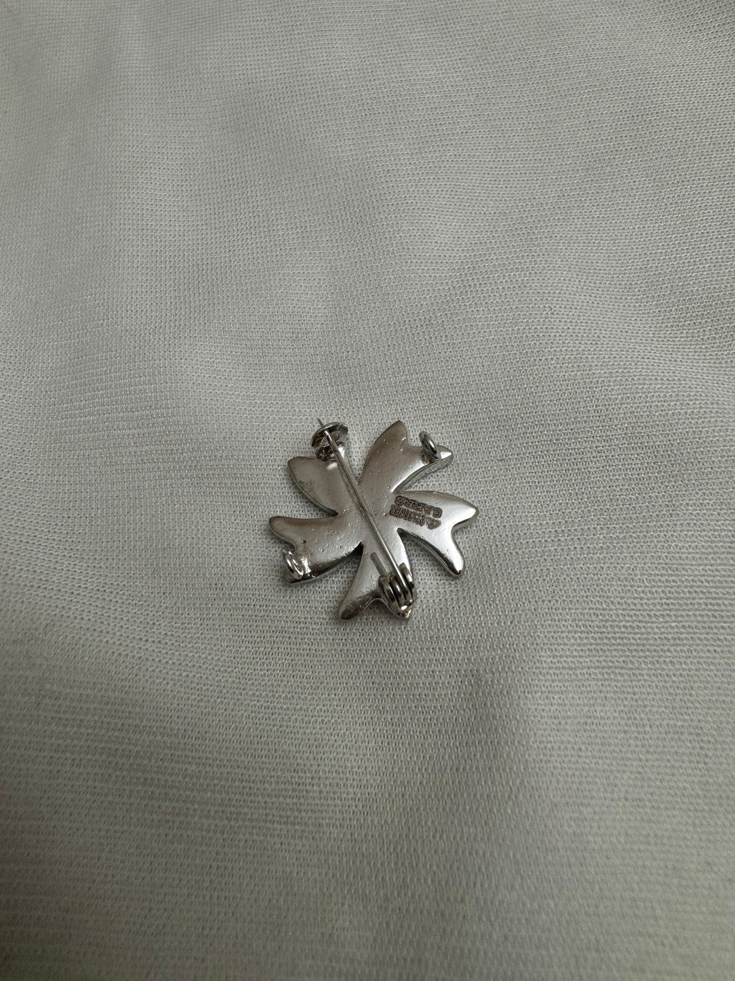 Shiuli brooch