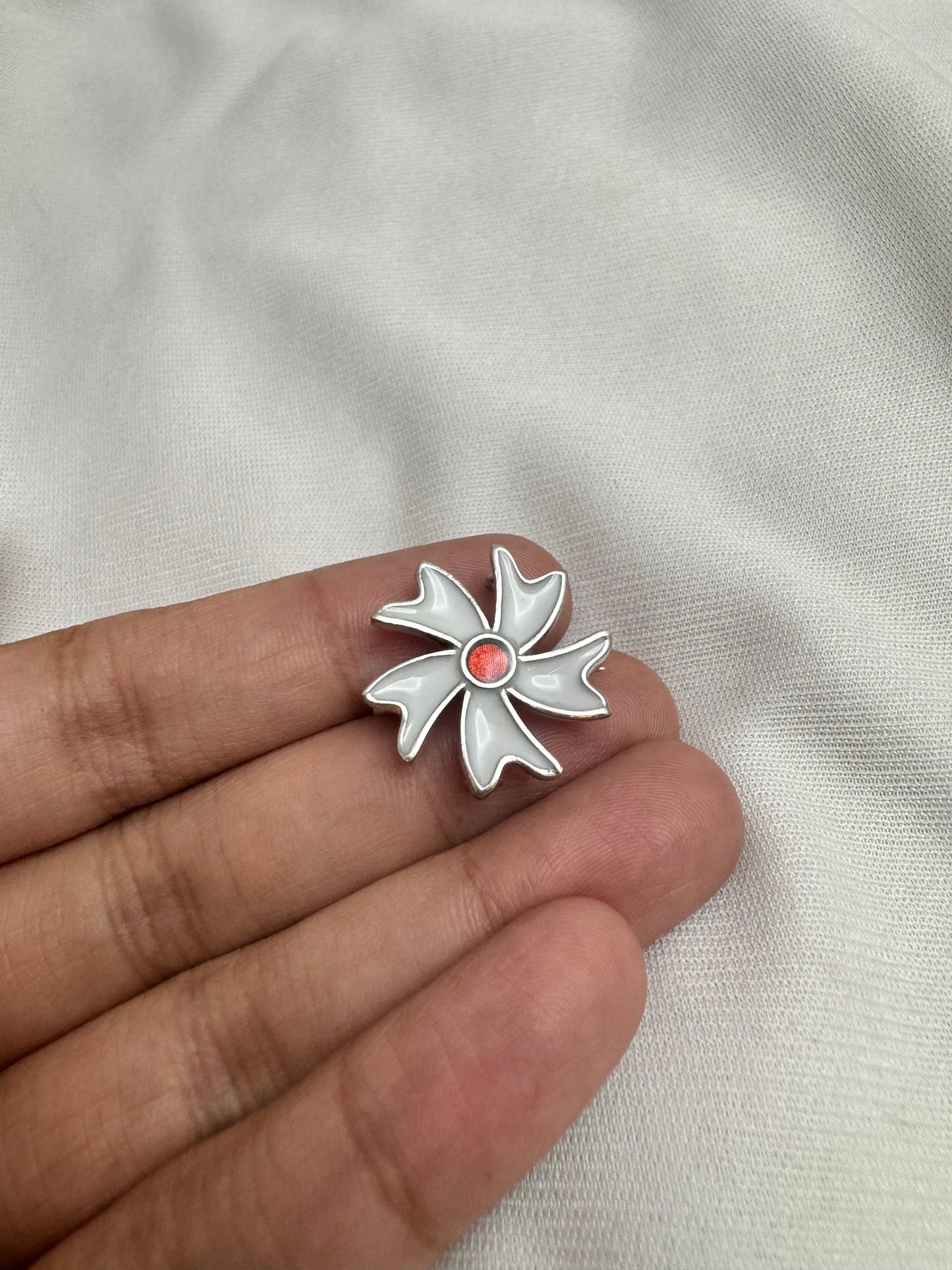Shiuli brooch
