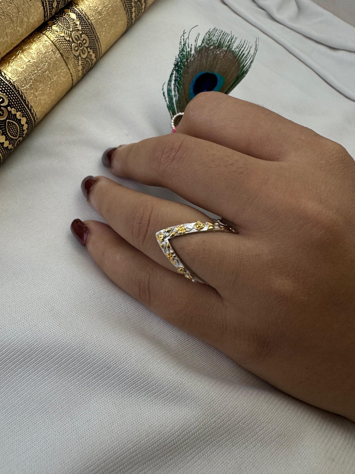 Vanki ring-floral elegance