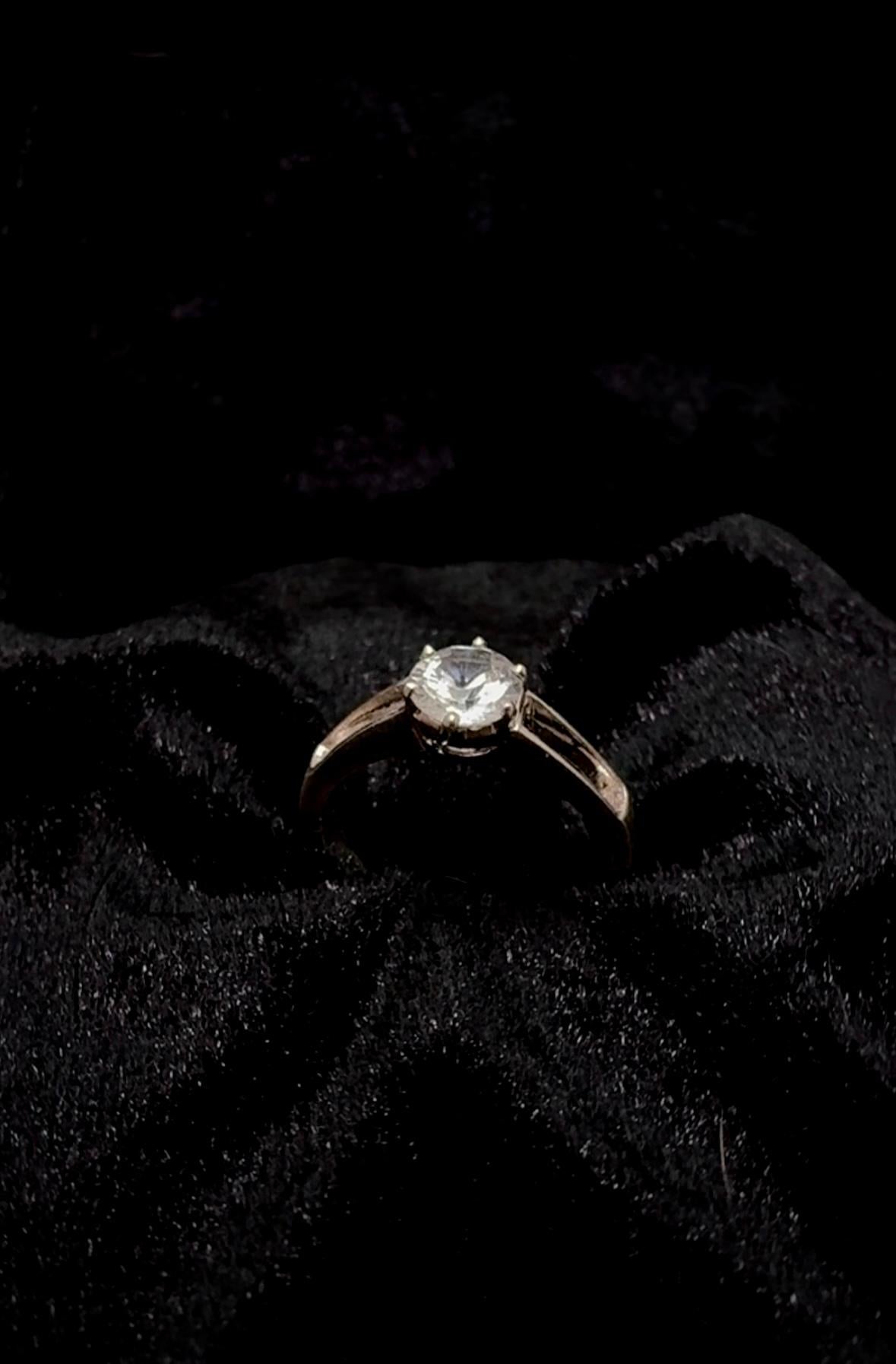 Hollow band solitaire zircon ring