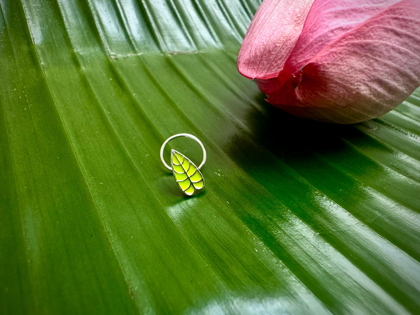 Leaf nosepin