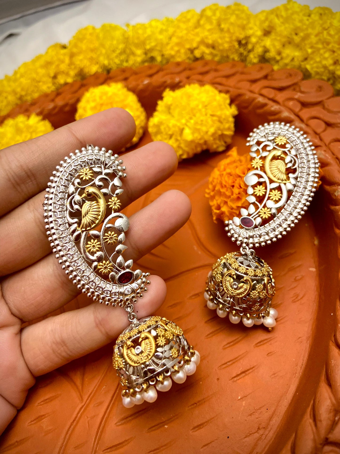 Mayuri kaan jhumka