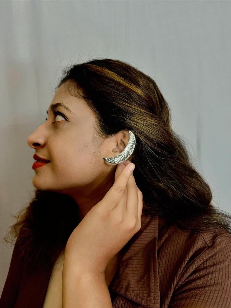 Crescent moon earcuff