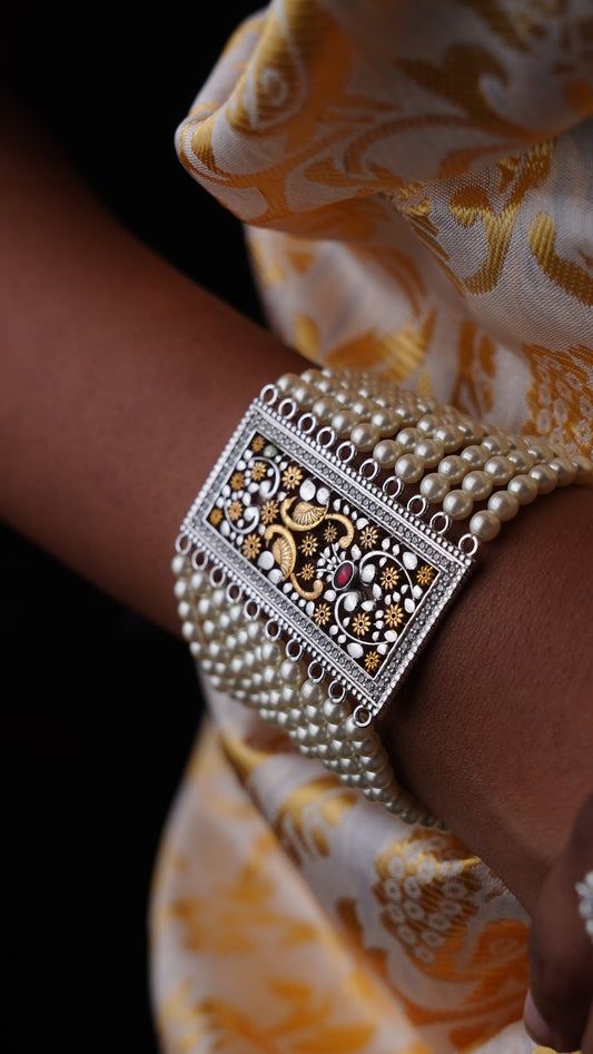 Peacock jal work hand wristlet (mantasa)