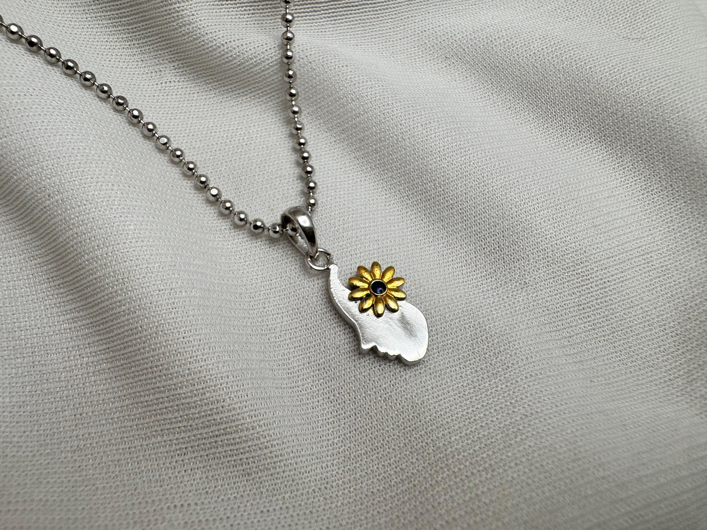 Women with flower pendant
