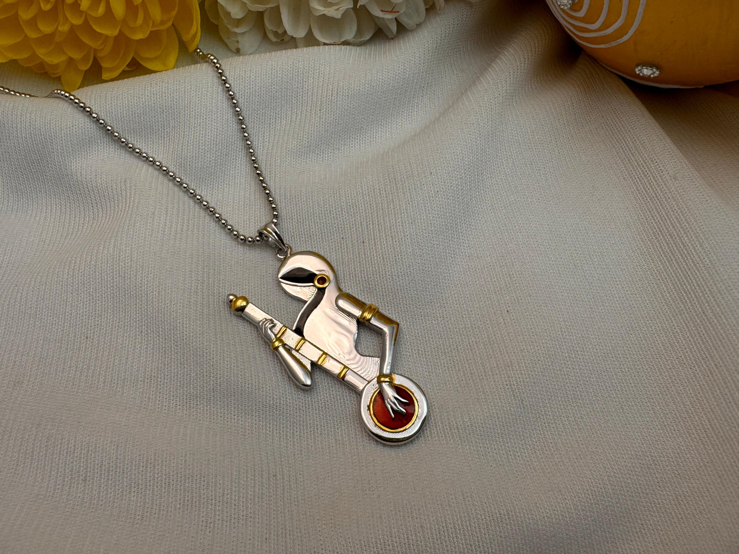 Meera pendant
