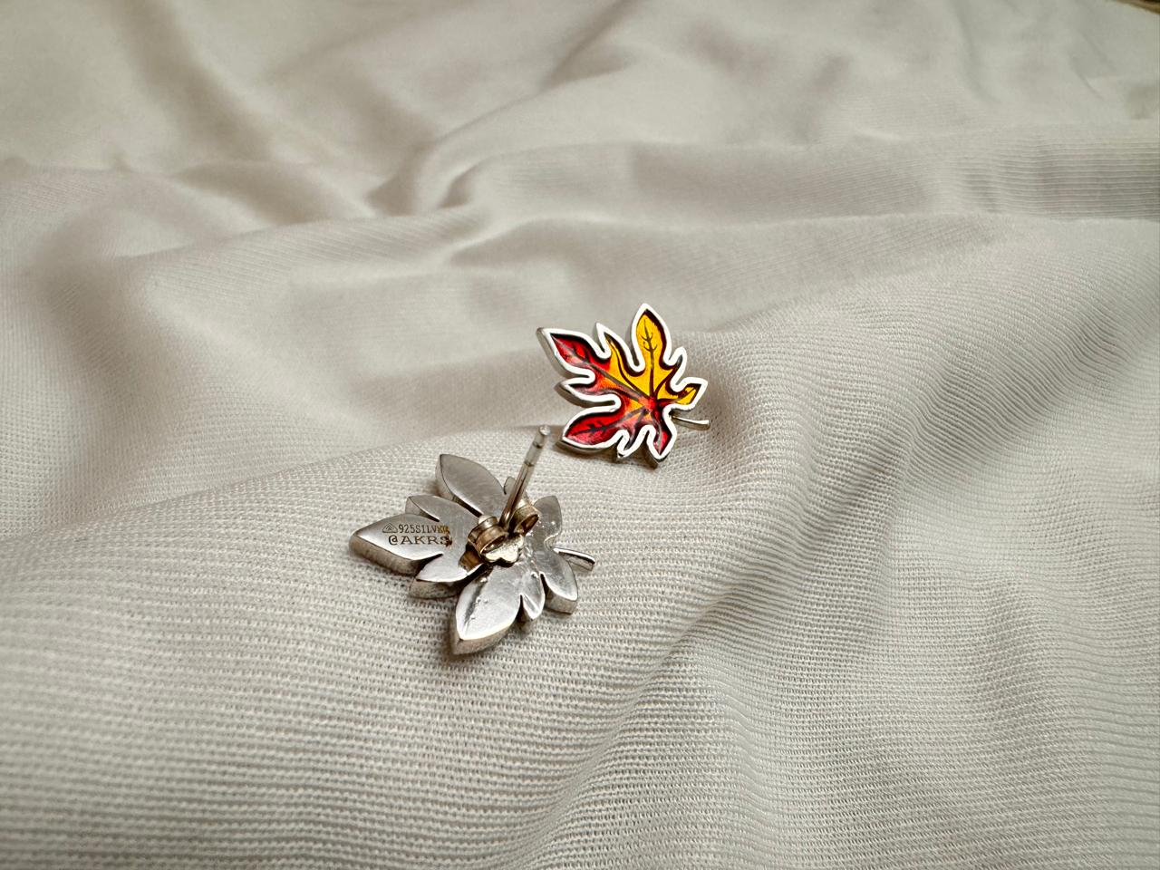 Maple earring (stud)