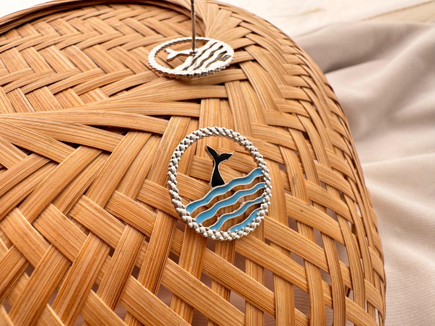 Fish in ocean earring (stud)