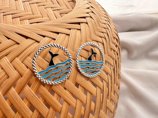 Fish in ocean earring (stud)