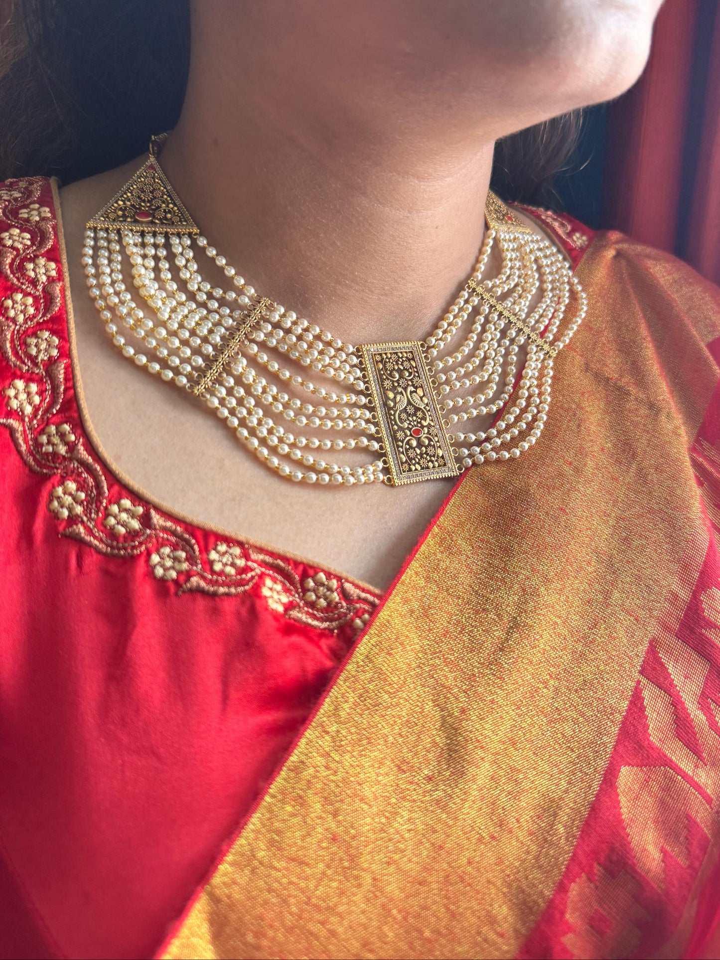 Malini gola bhora necklace