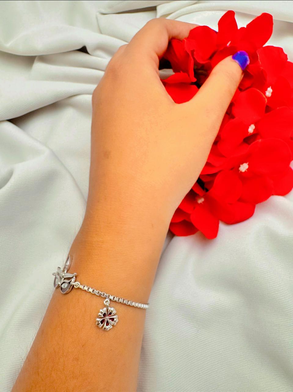 Boro maa with hibiscus wristlet