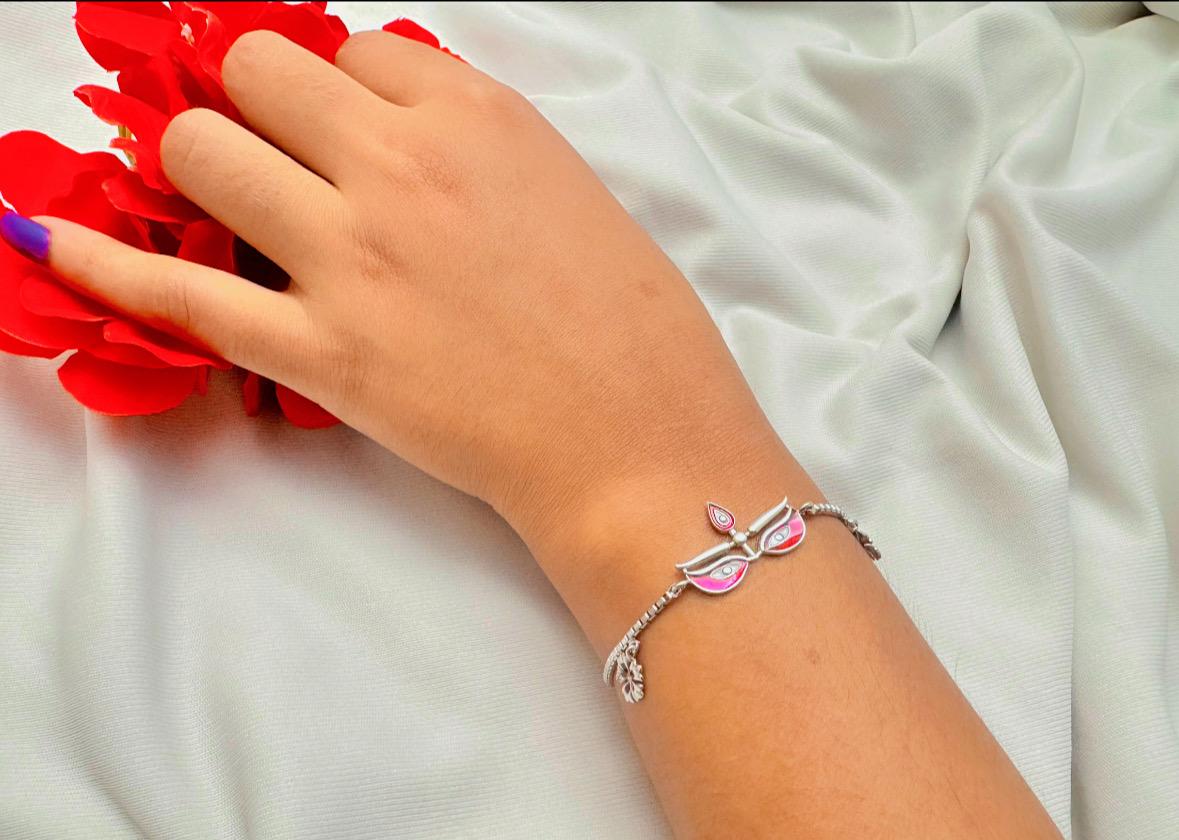 Boro maa with hibiscus wristlet