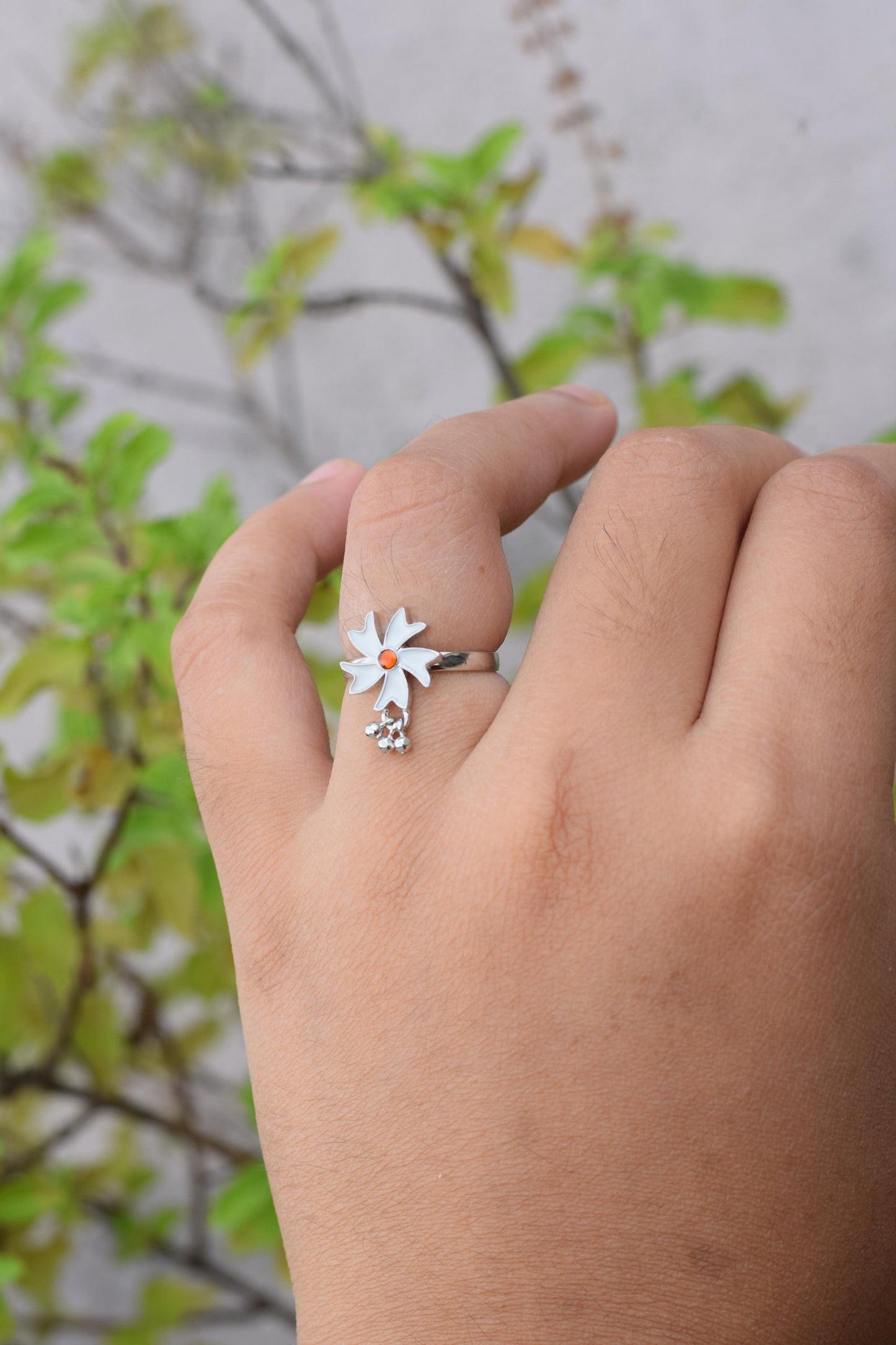 Shiuli ball ring
