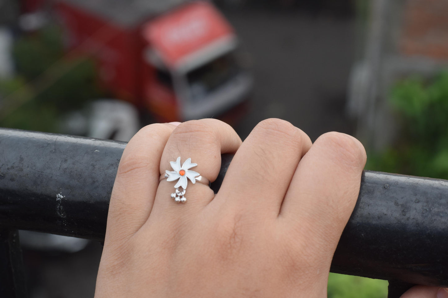 Shiuli ball ring