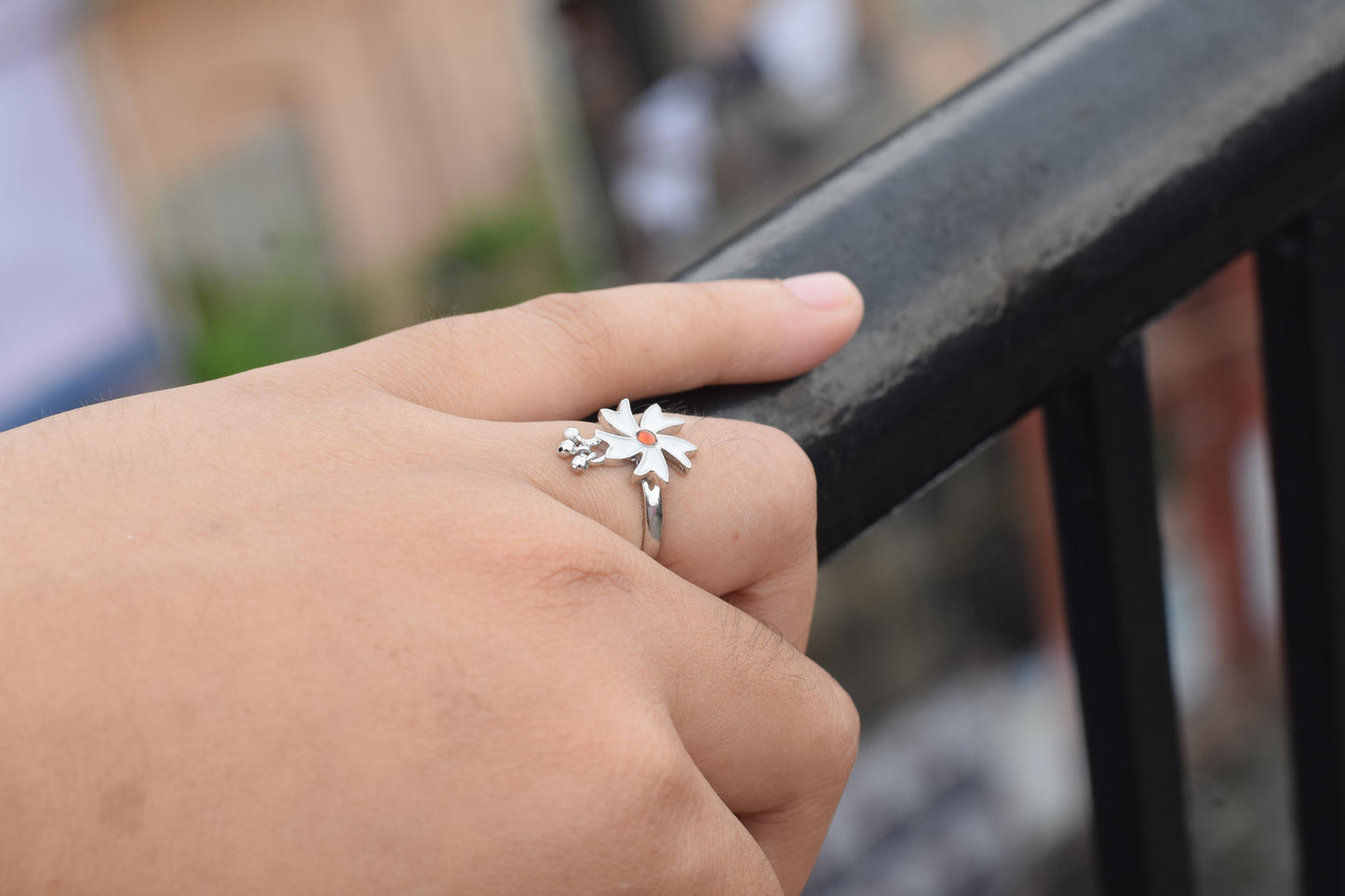 Shiuli ball ring