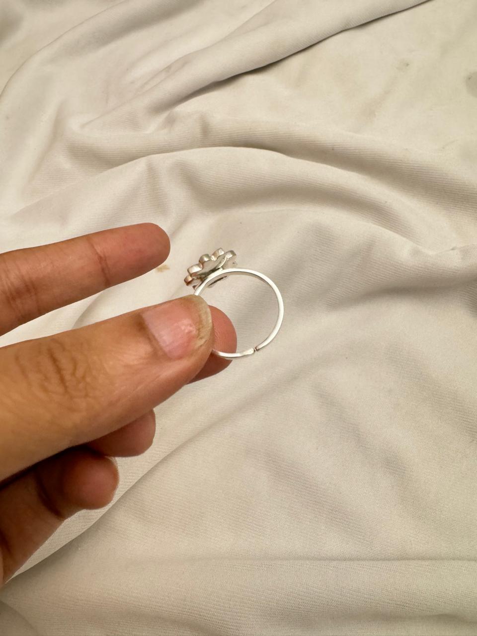 Daisy toe-ring