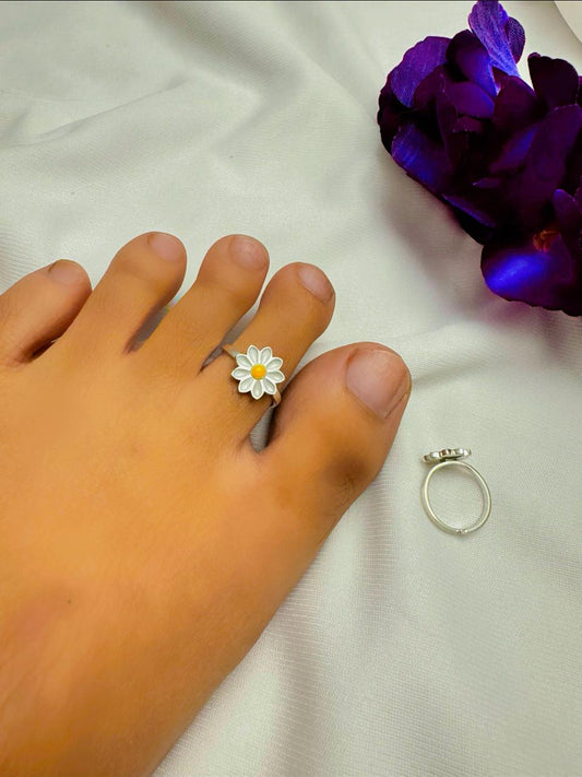 Daisy toe ring
