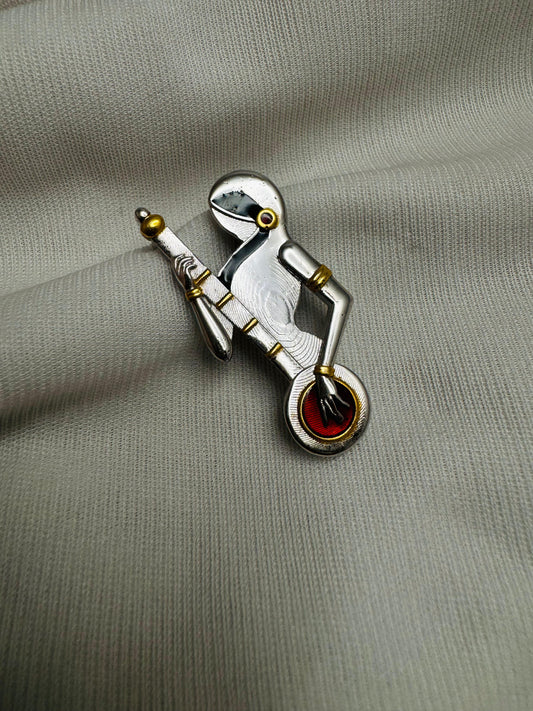Meera brooch