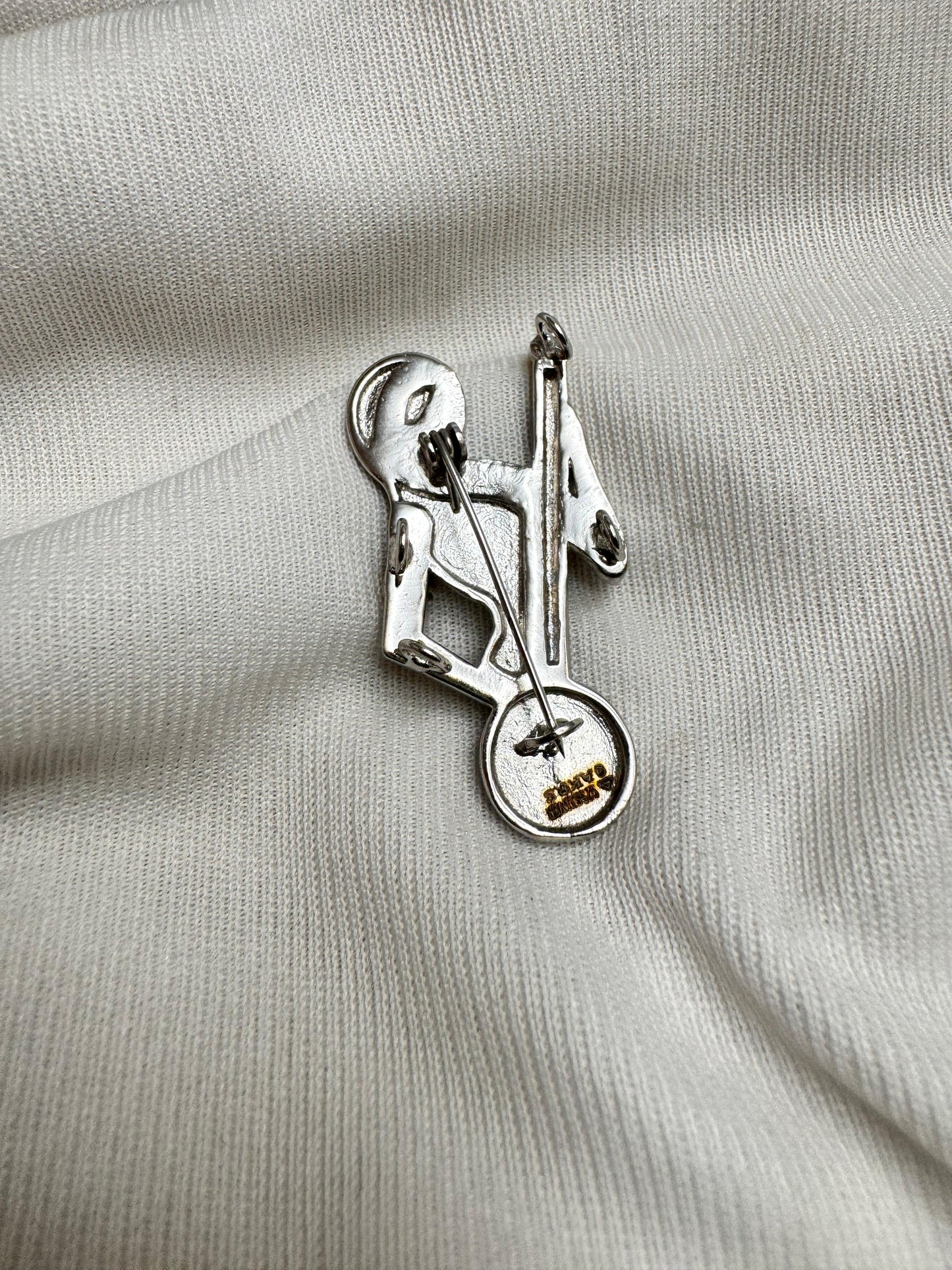 Meera brooch