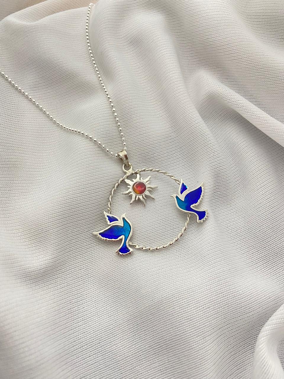 Fly away pendant