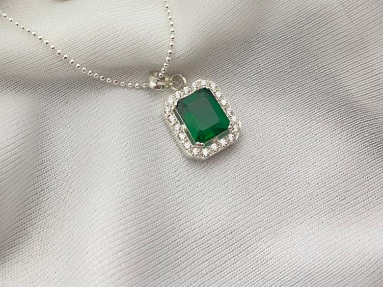 Green stone zircon pendant