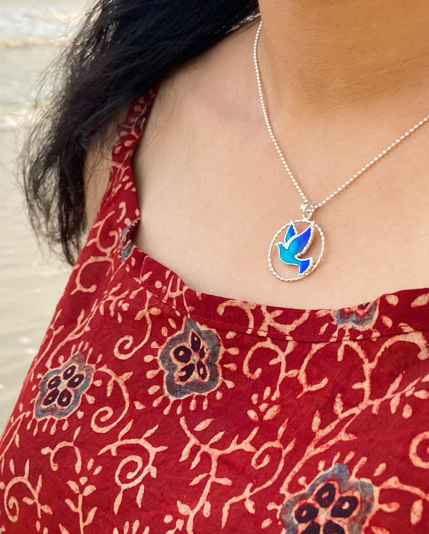 Blue bird round pendant