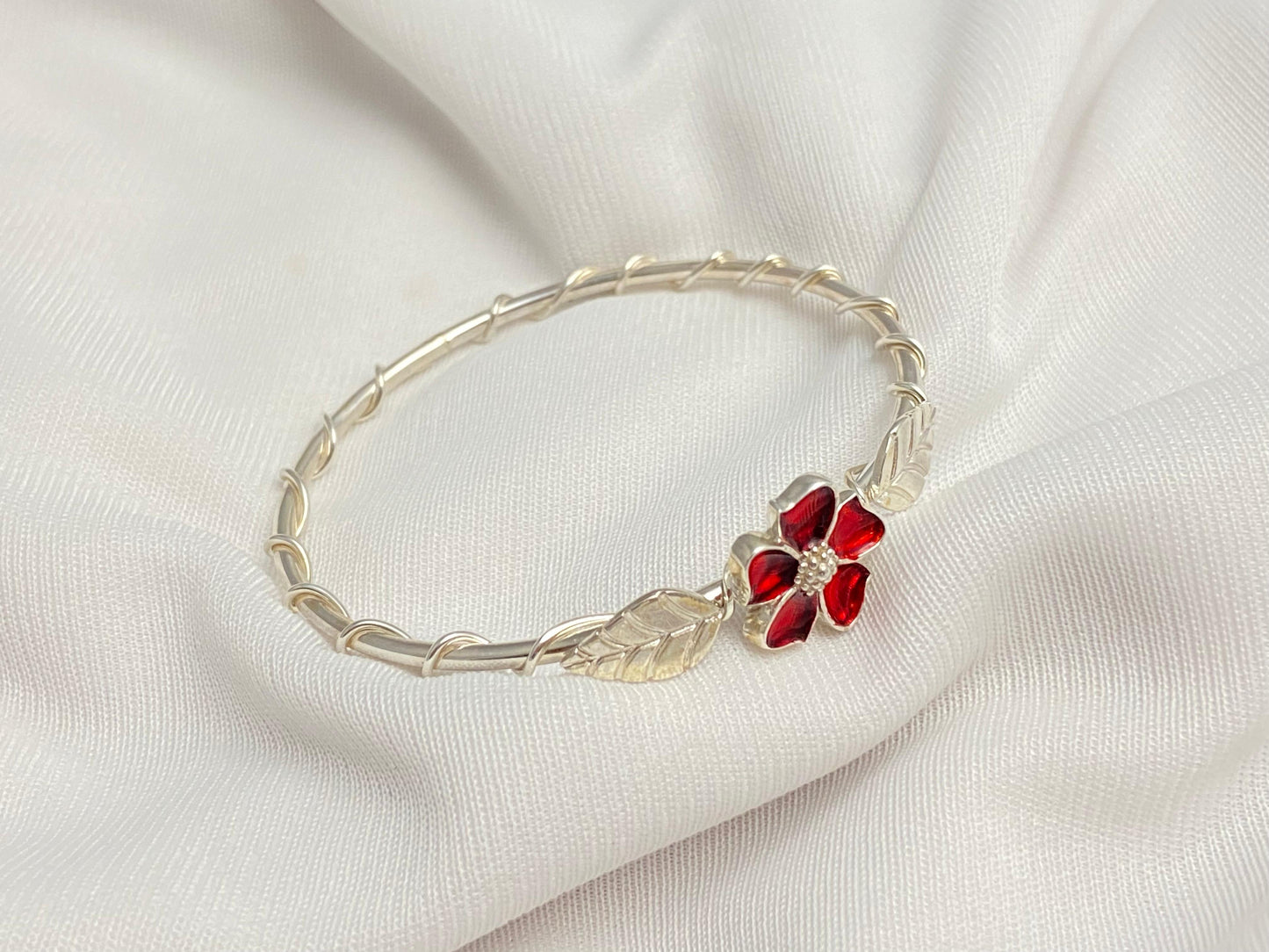 Red flower bangle