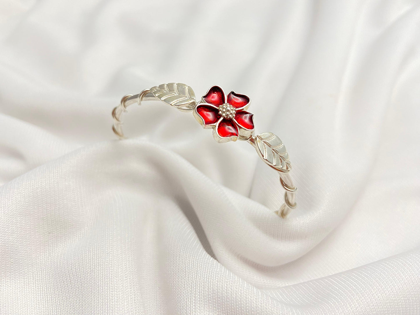 Red flower bangle