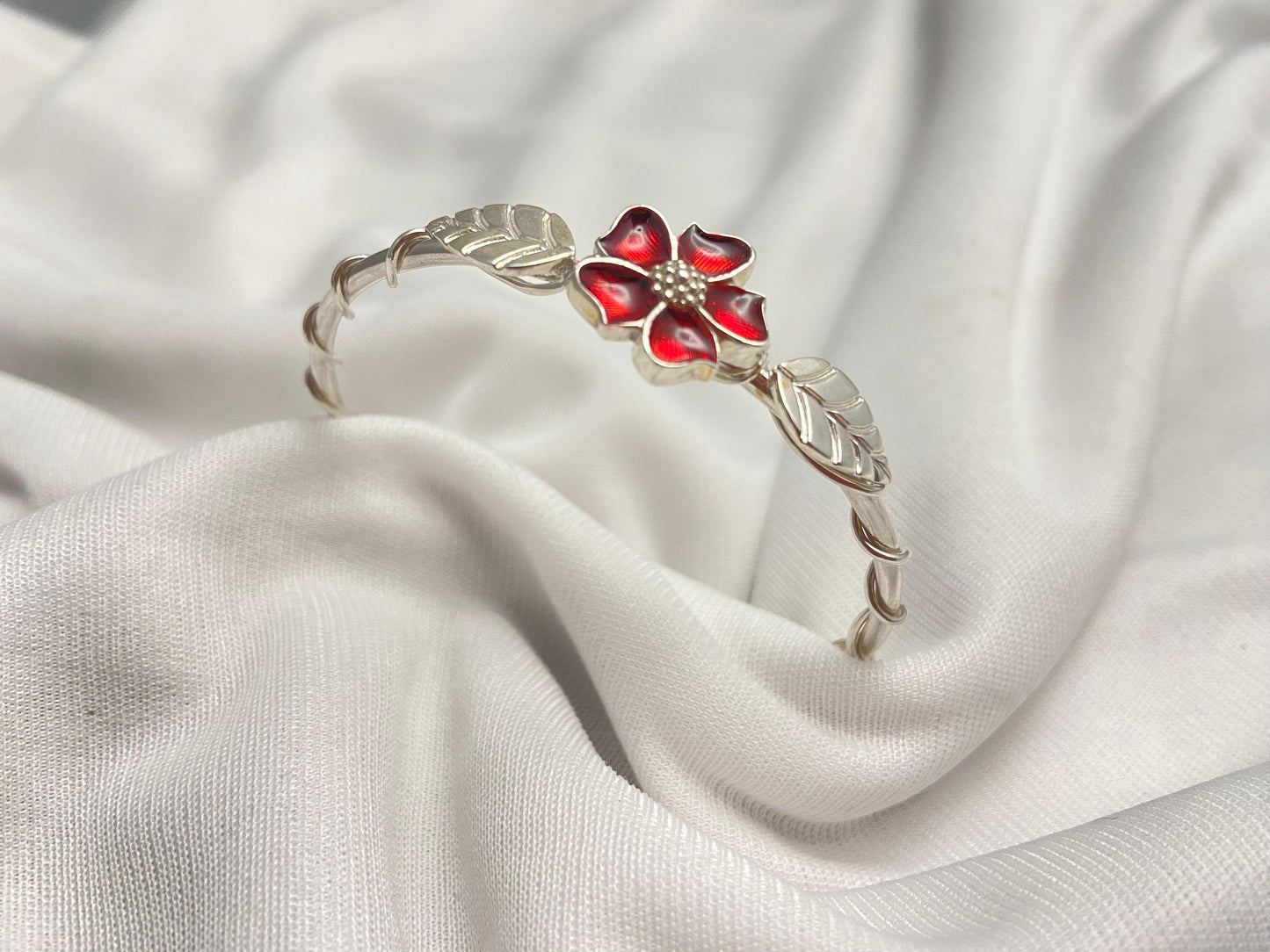 Red flower bangle