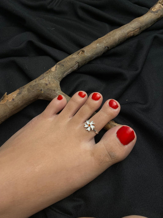 Shiuli toe ring
