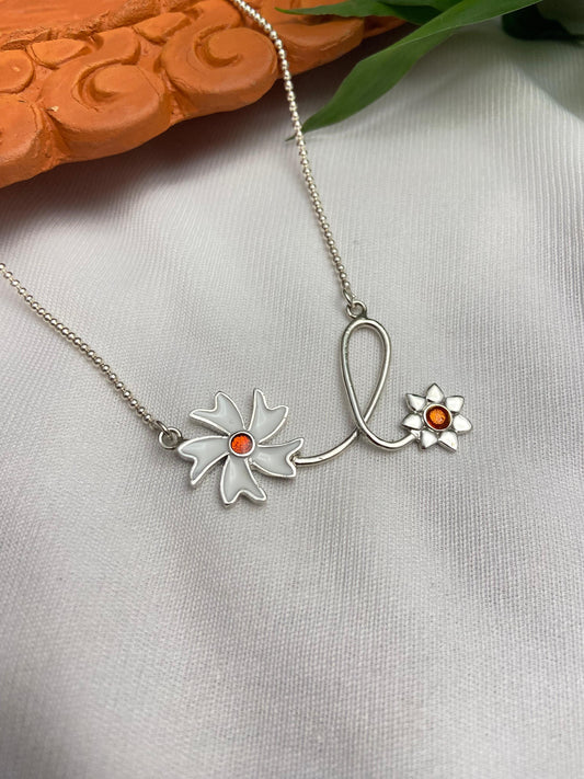 Shiuli loop necklace