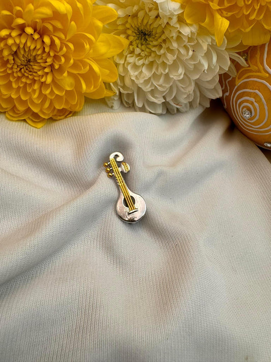Veena brooch