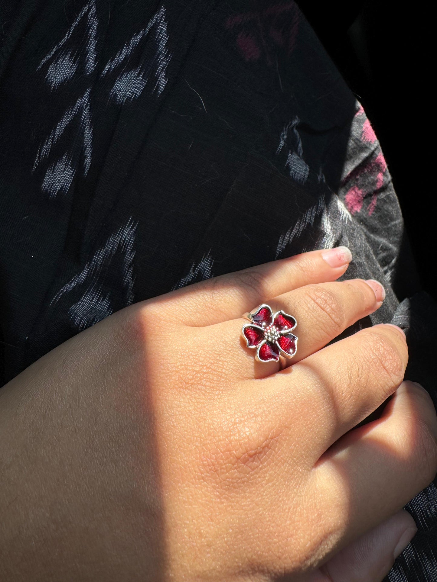 Red flower ring