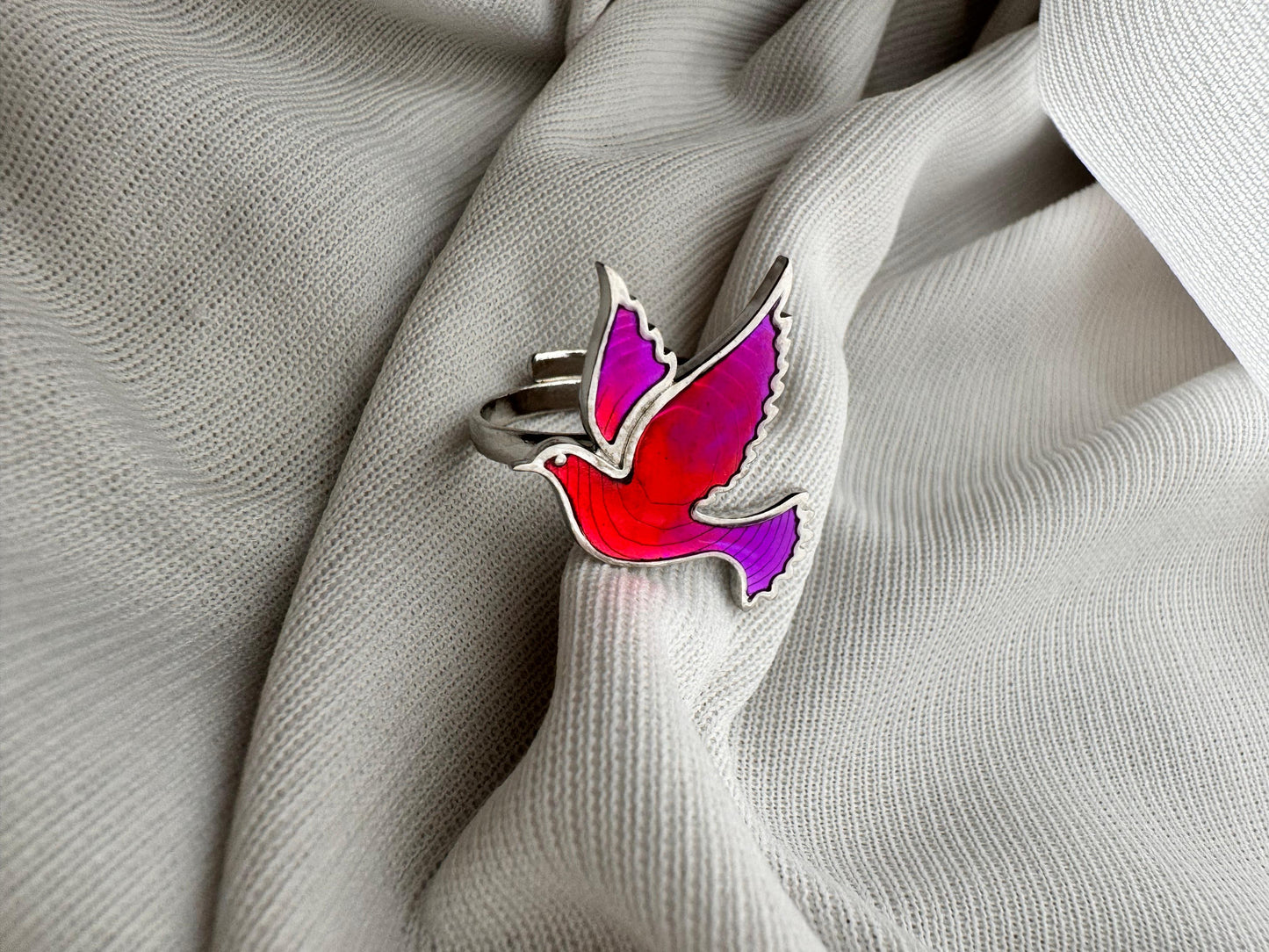 Magenda-pink bird ring