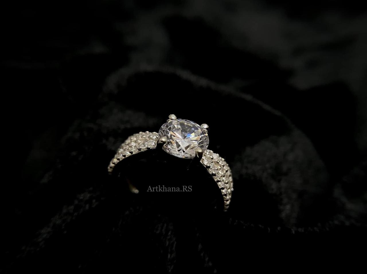 Solitaire ribbon ring