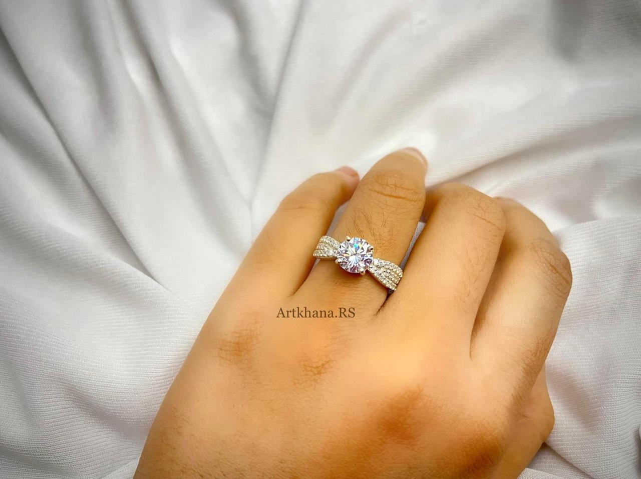 Solitaire ribbon ring