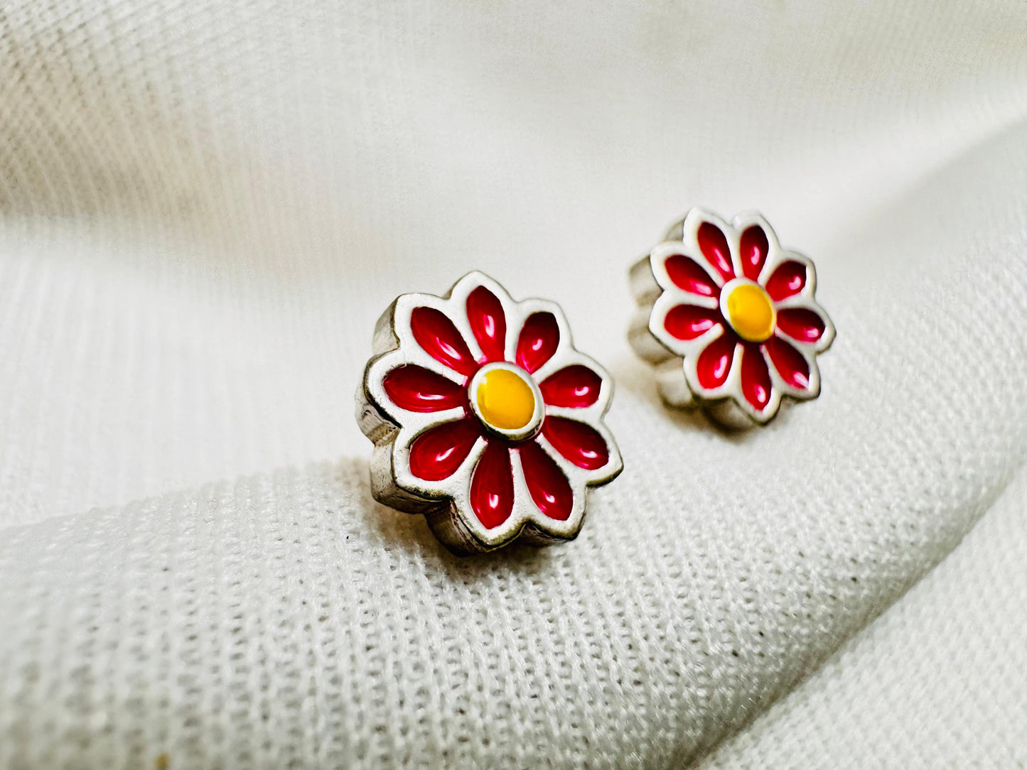 Daisy earring (small)