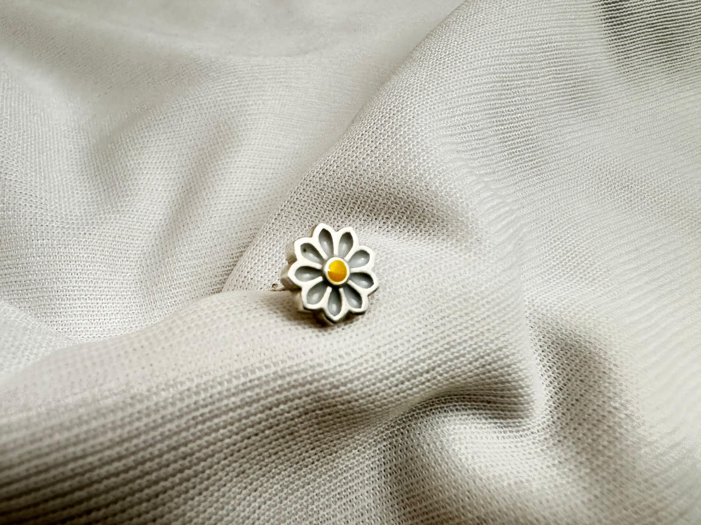 Daisy nosepin