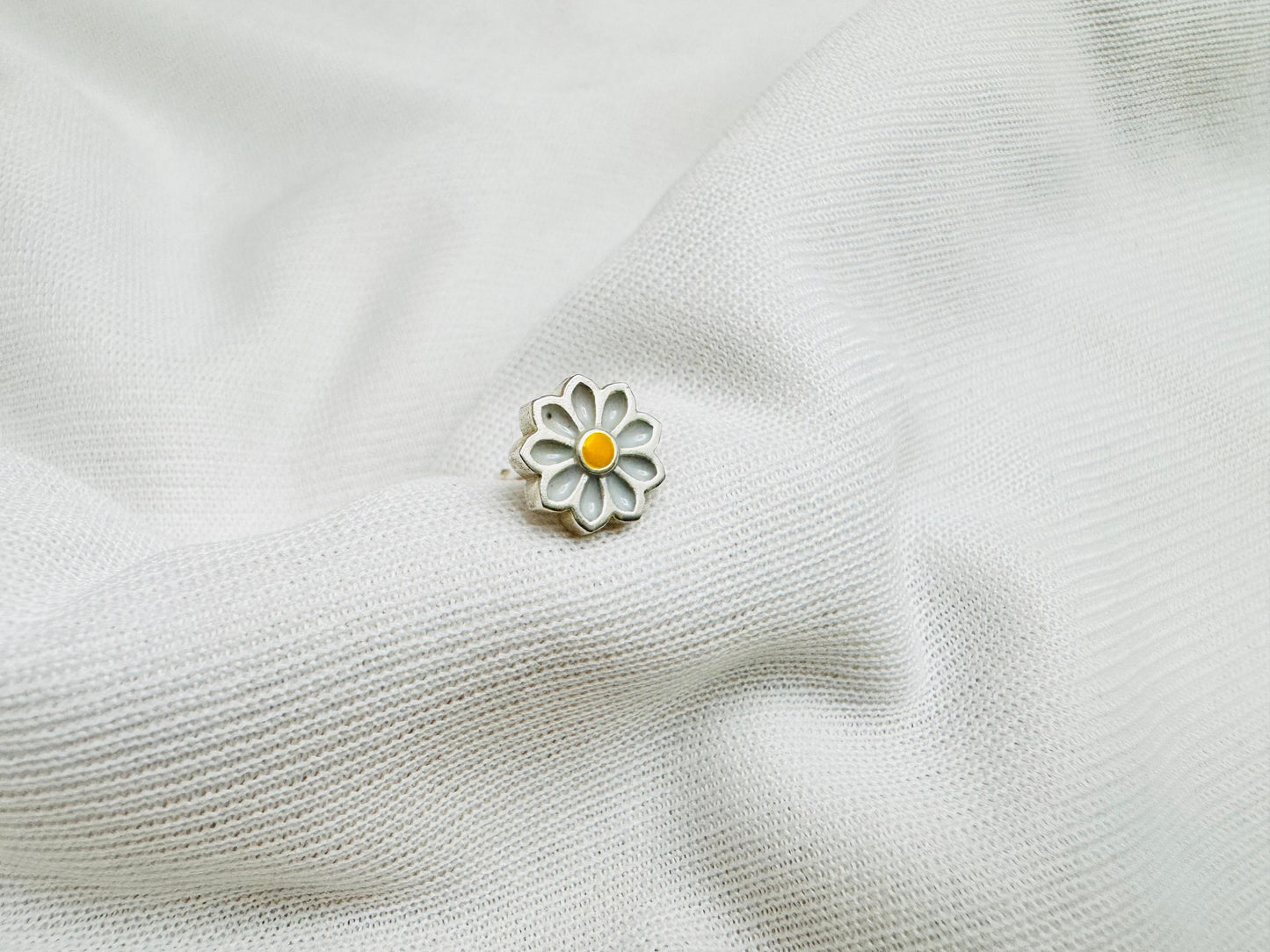 Daisy nosepin