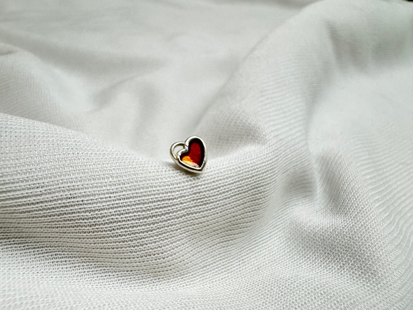 Red-heart nosepin