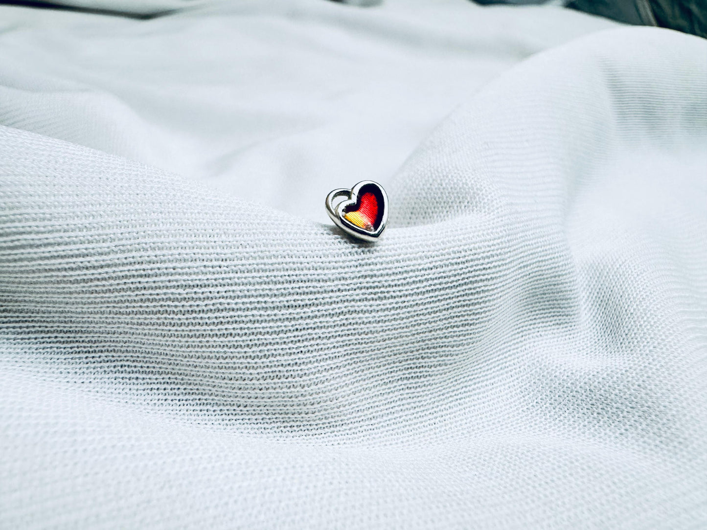 Red-heart nosepin