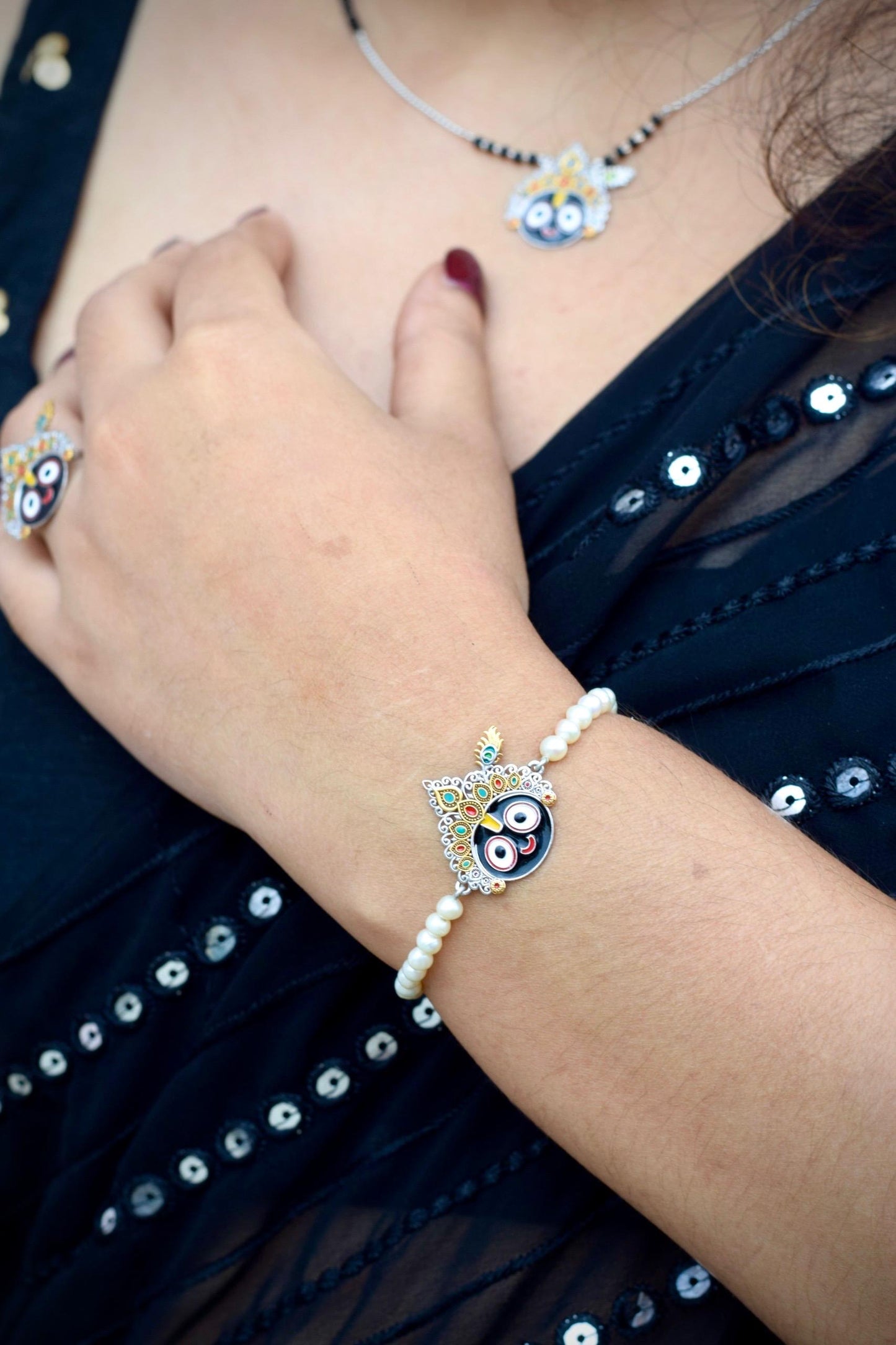 Nathkhat Jagannath pearl wristlet