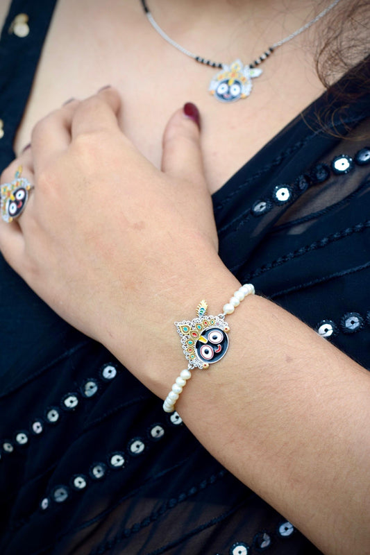 Nathkhat Jagannath pearl wristlet