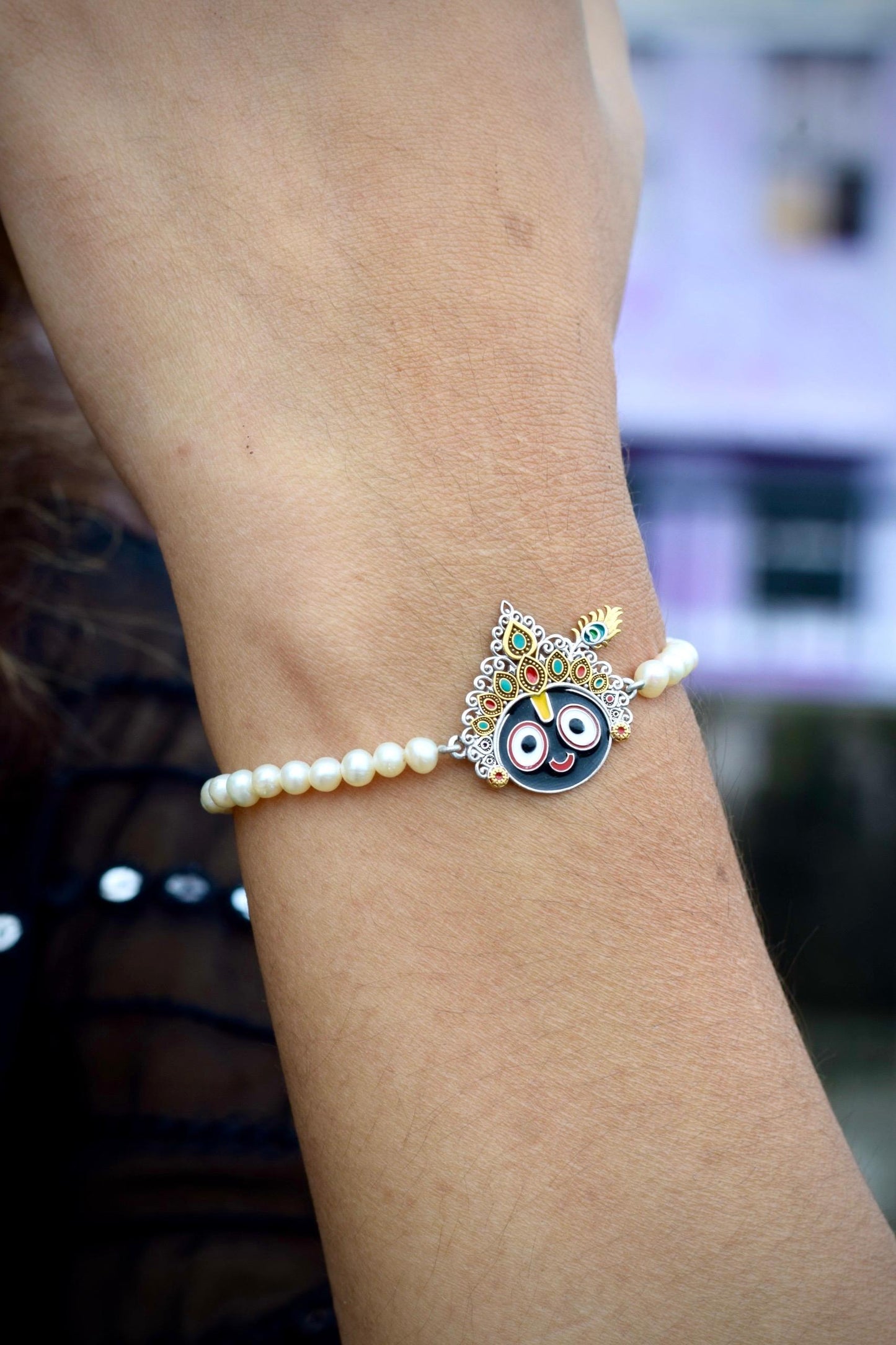 Nathkhat Jagannath pearl wristlet