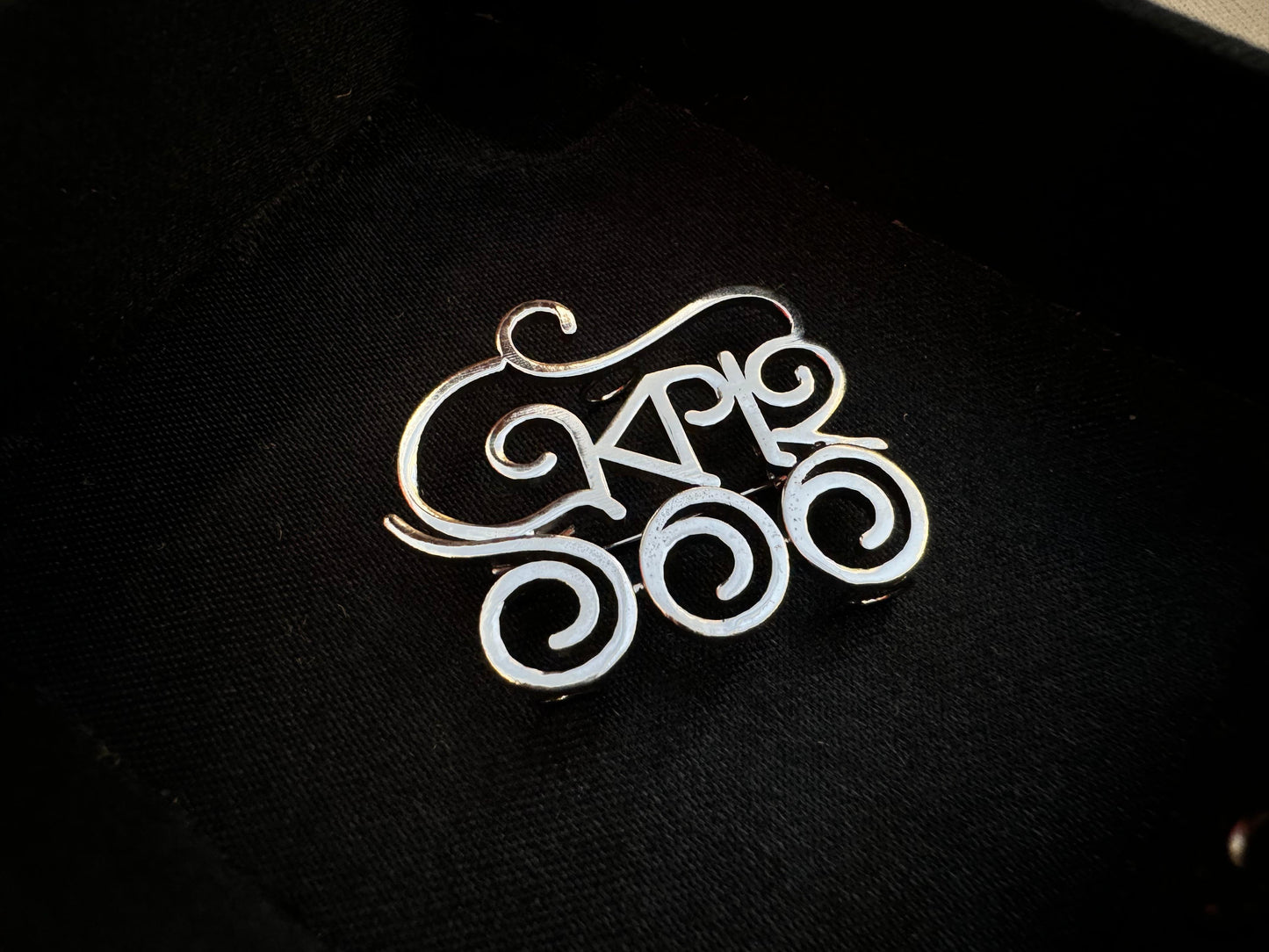 একাই ১০০ - Ekai aksho brooch unisexual