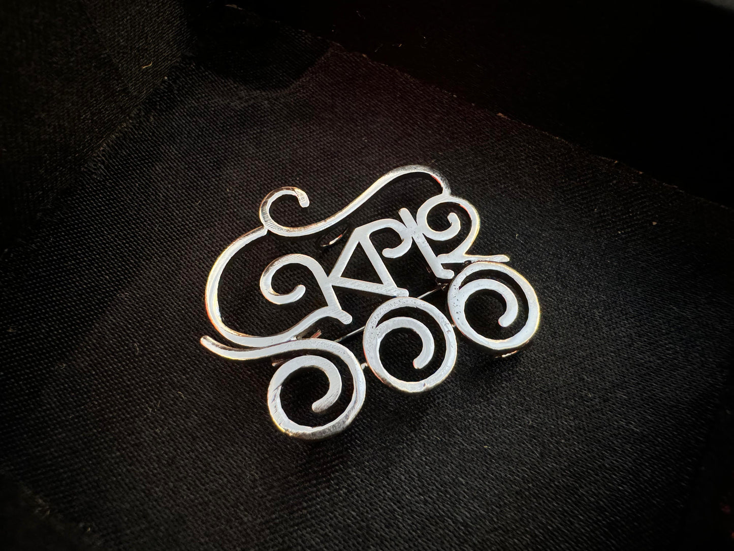 একাই ১০০ - Ekai aksho brooch unisexual